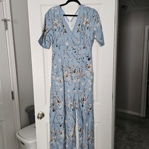 Chic Light Blue Floral Dress Size M